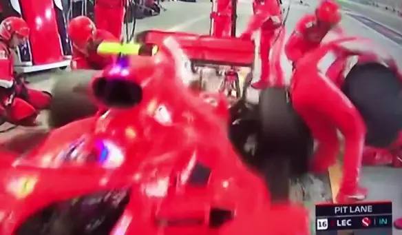 MEDICINA ONLINE VIDEO Formula 1 GP Bahrain 2018 incidente al pit stop di Kimi Räikkönen 8 aprile 2018 2.jpg