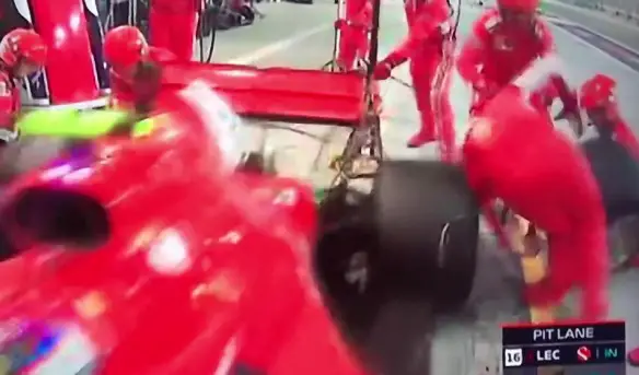 MEDICINA ONLINE VIDEO Formula 1 GP Bahrain 2018 incidente al pit stop di Kimi Räikkönen 8 aprile 2018.jpg