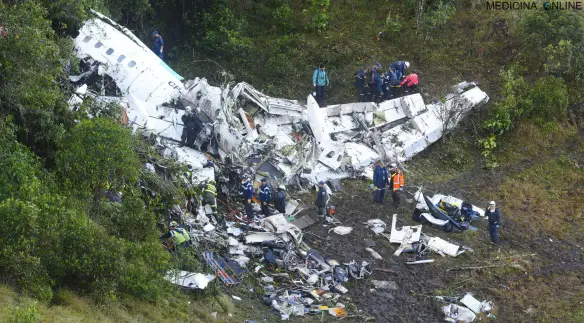 MEDICINA ONLINE AEREO MEDICINA LEGALE MORTE DISASTRO AEREO INCIDENTE PEZZI AEROPLANO COLOMBIA PLANE CRASH FLIGHT 2833.jpg
