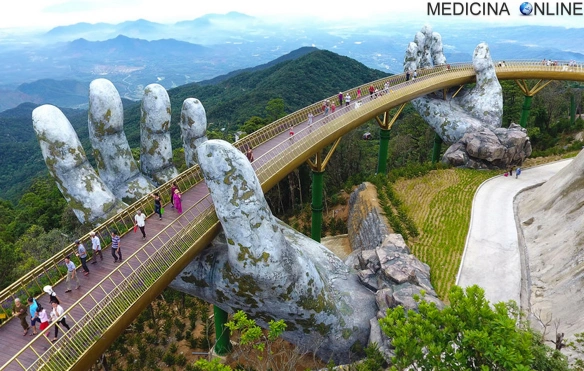 MEDICINA ONLINE Golden Bridge Ba Na Đà Nẵng Cầu Vàng in Vietnam il meraviglioso ponte delle mani