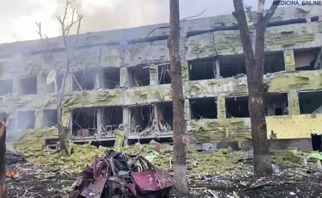 Russia bombarda ospedale pediatrico in Ucraina bambini sotto le macerie Mariupol'